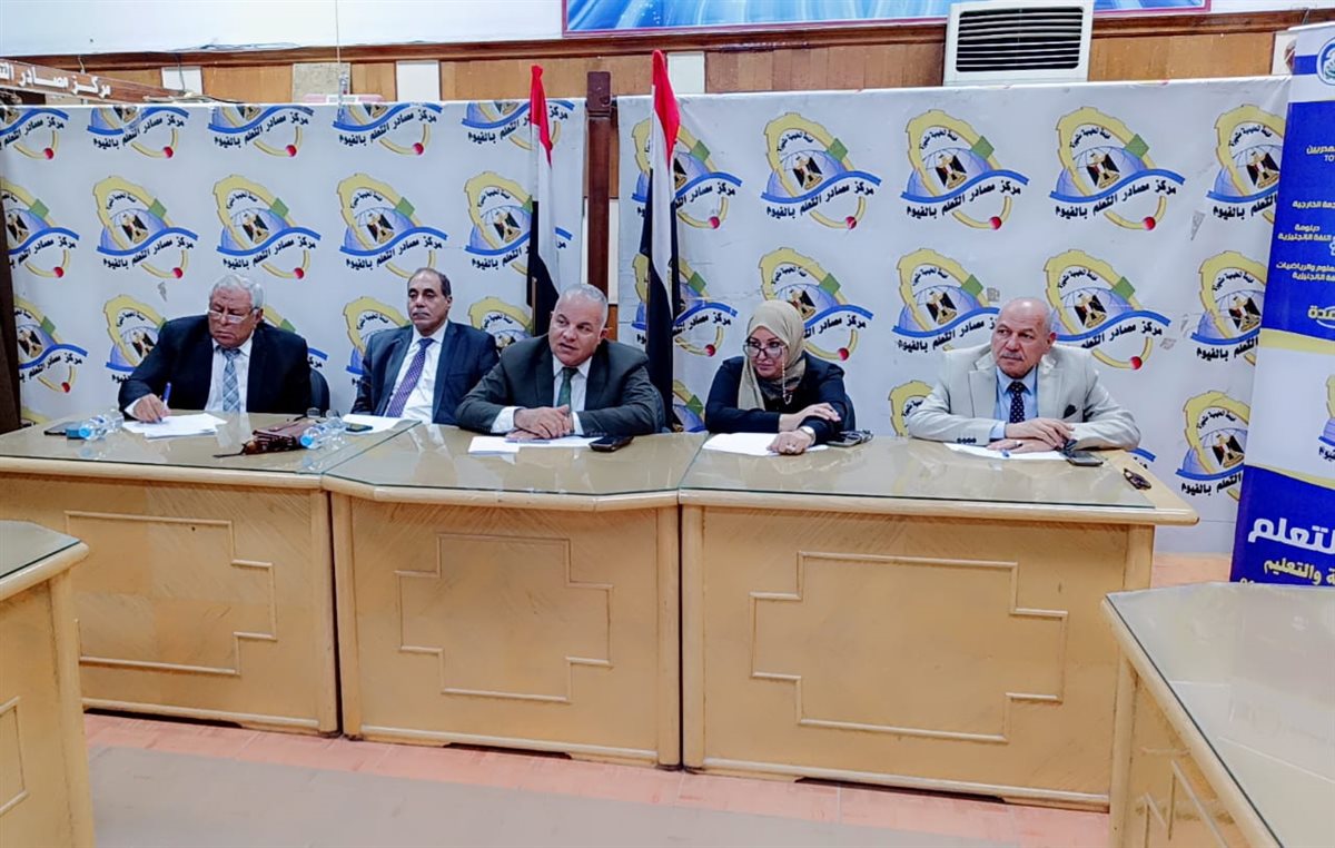 وكيل وزارة تعليم الفيوم أثناء عمل اللجنة