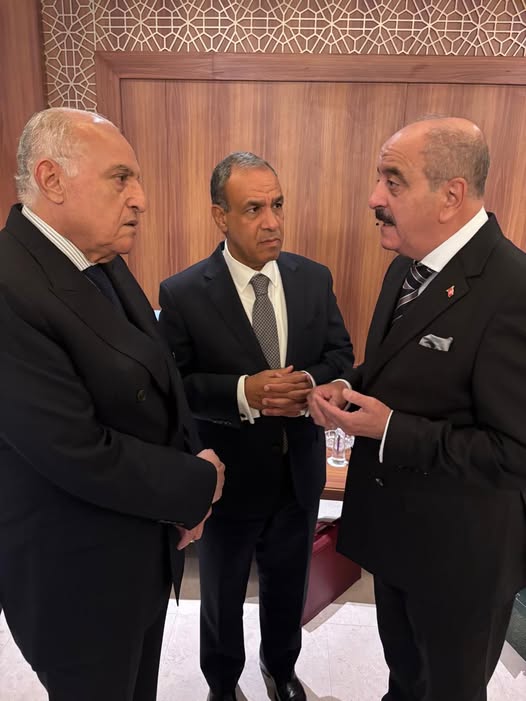 <strong>اجتماع جانبي لوزير الخارجية ونظيراه التونسي والجزائري للتشاور حول تطورات الأزمة الليبية</strong>