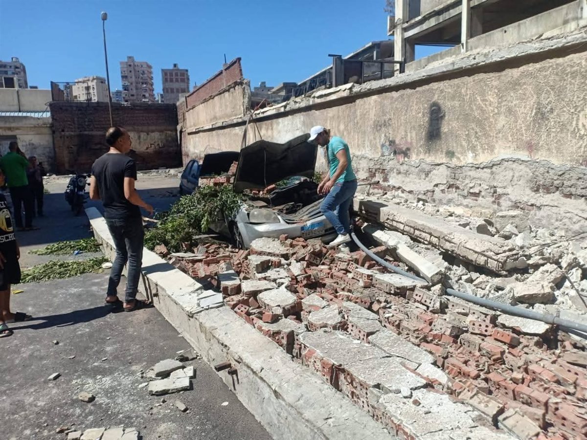 انهيار سور &nbsp;في ميدان الساعة شرق الإسكندرية &nbsp;