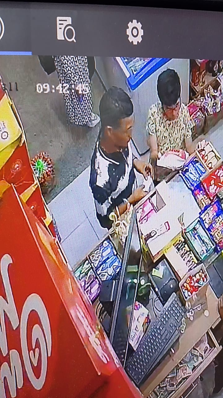 &nbsp;لص يستولي علي أموال مواطن بعد سرقة هاتفه في الشروق