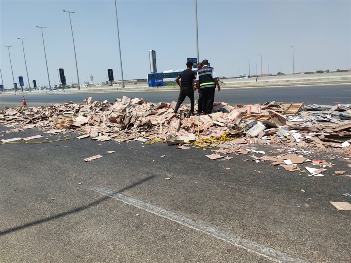 &nbsp;سقوط حمولة سيراميك يعطل الحركة &nbsp;المرورية أعلى الدائري الأوسطي بالشروق