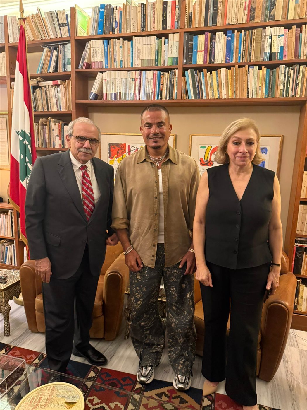 <strong>عمرو دياب ورئيس الوزراء اللبناني وزوجته</strong>