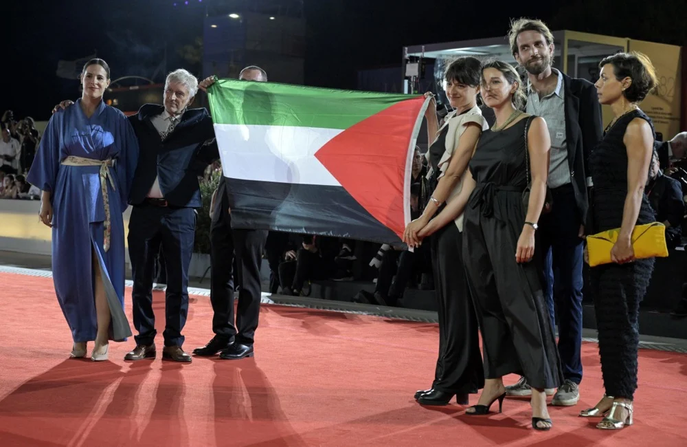 <strong>حمل علم فلسطين</strong>