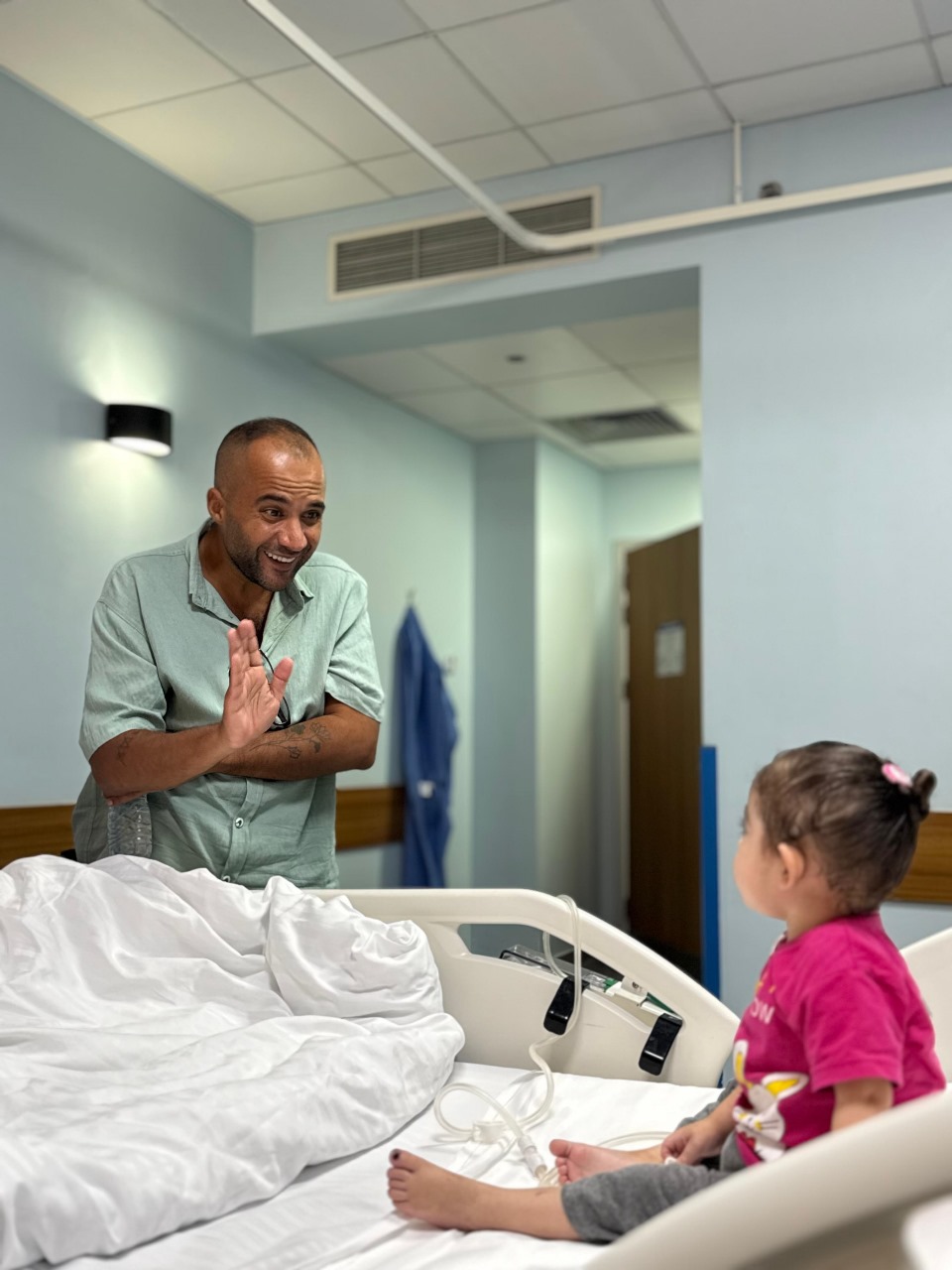<strong>علي الألفي في جولة بمستشفى الناس</strong>