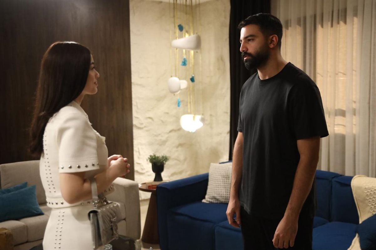 مشهد من مسلسل ليس كل ما تراه كما يبدو حكاية هند