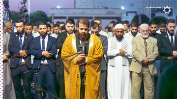 أدهم النابلسي من نجم غنائي إلى إمام بالمصليين