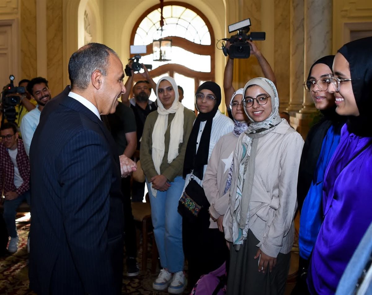 <strong>وزير الخارجية يلتقي أوائل الثانوية العامة&nbsp;</strong>