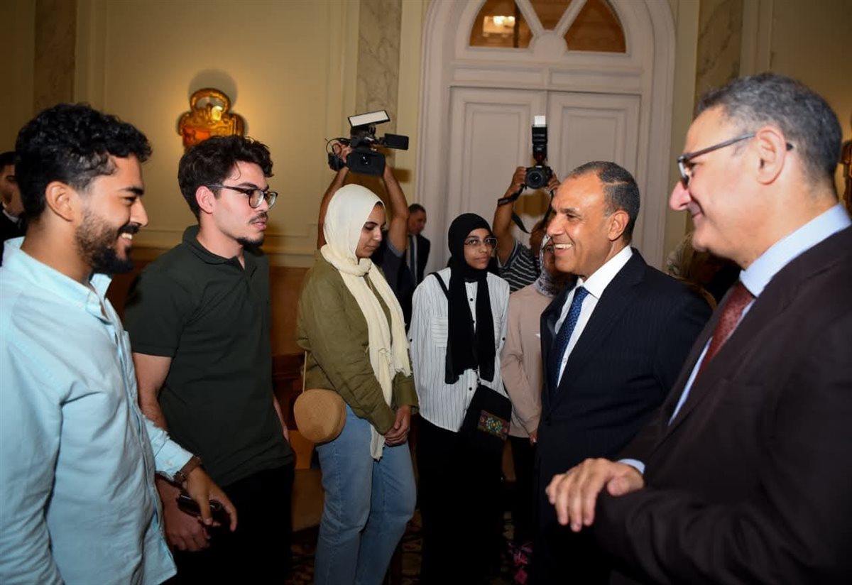 <strong>وزير الخارجية يلتقي أوائل الثانوية العامة&nbsp;</strong>