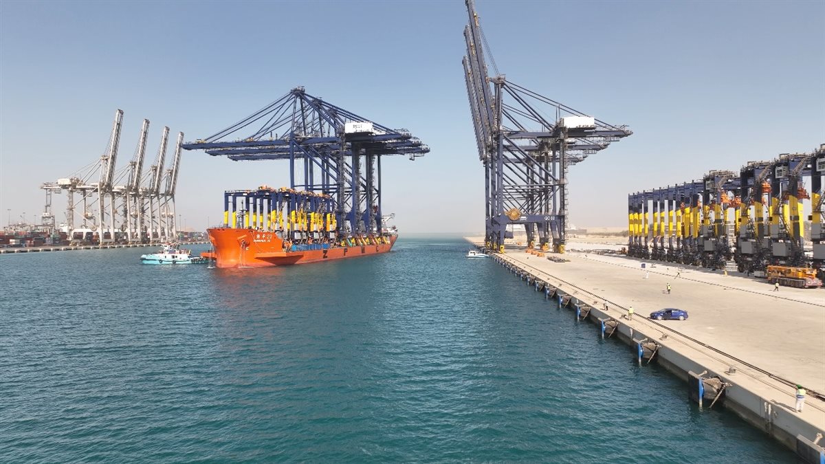 <strong>السفينة ZHEN HUA 23</strong>