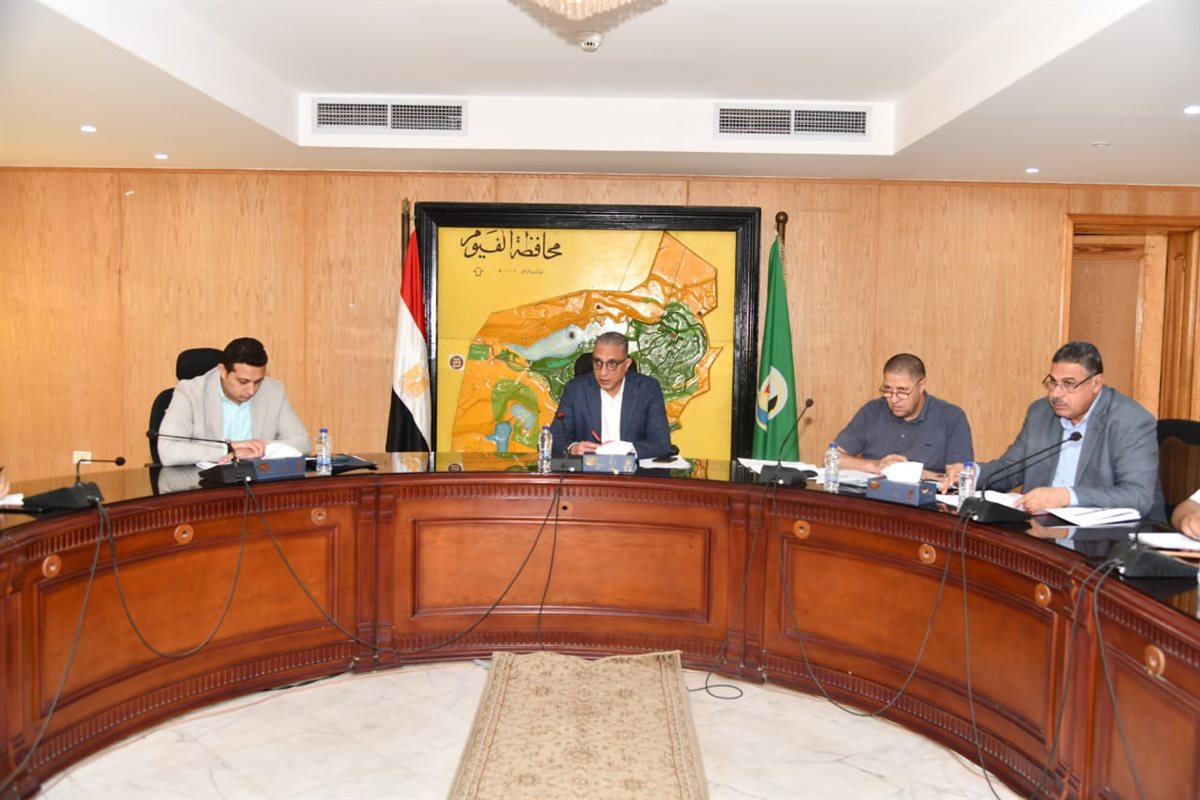محاظ الفيوم اثناء الاجتماع