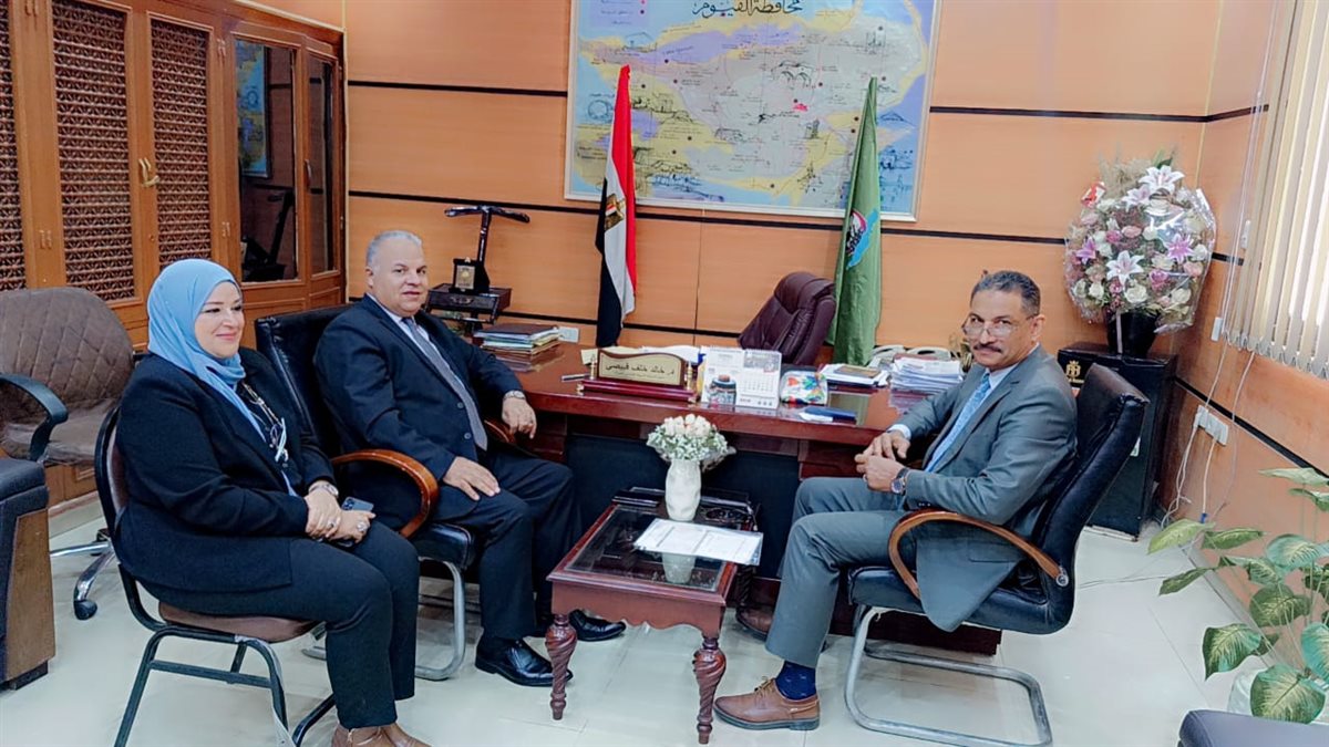 وكيل وزارة التعليم بالفيوم أثناء اللقاء