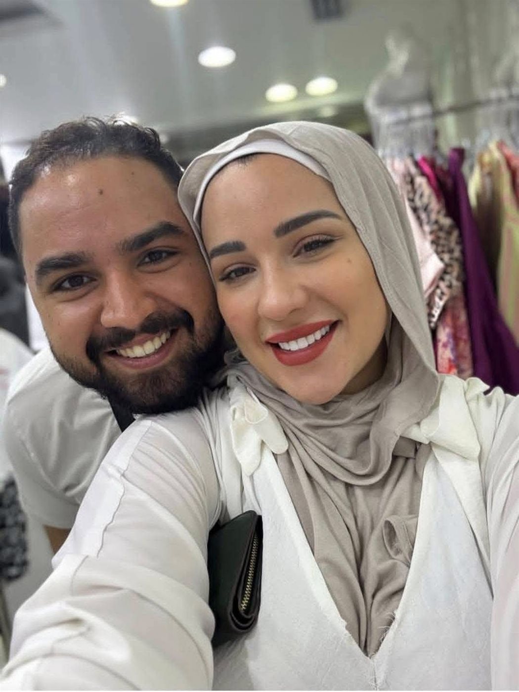 <strong>أسما شريف منير وزوجها</strong>