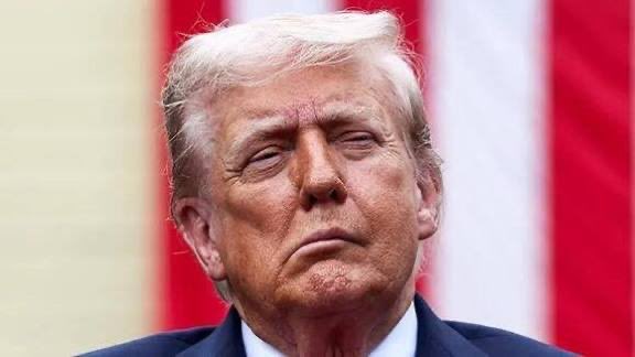 <strong>هل أصيب دونالد ترامب بجلطة دماغية؟</strong>