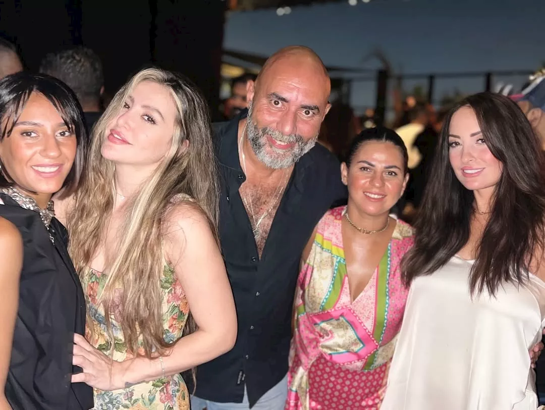 <strong>نيرمين الفقي وأصدقاءها</strong>
