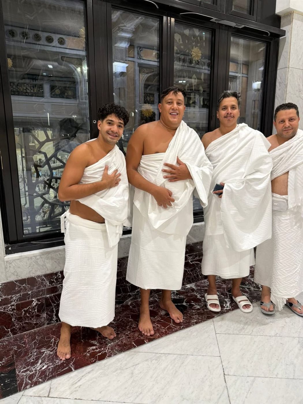 <strong>حمو بيكا وأصدقاءه</strong>