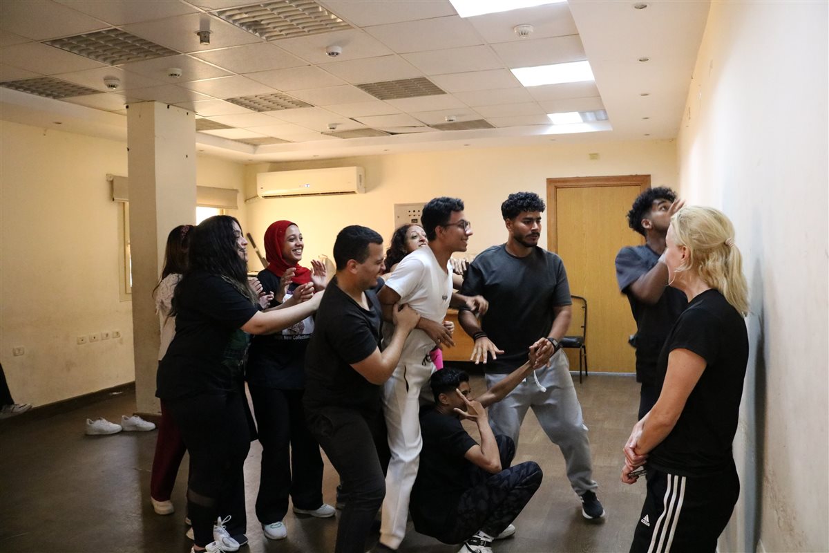 <strong>ورشة الرقص المعاصر</strong>