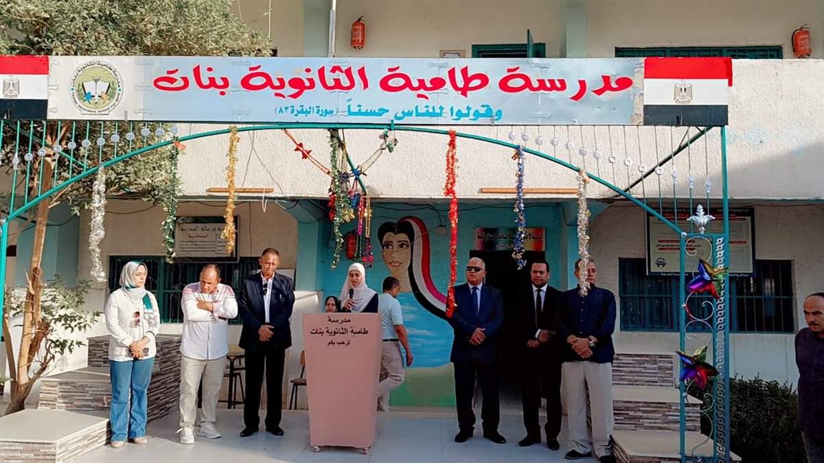 وكيل وزارة التعليم يشهد طابور الصبااح