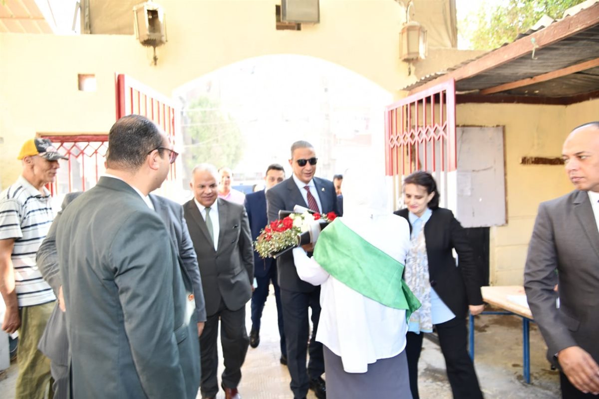 محافظ الفيوم يتفقد المدارس