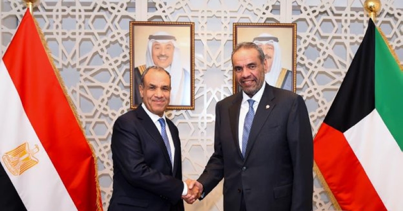 <strong>وزير الخارجية مع نظيره الكويتي</strong>