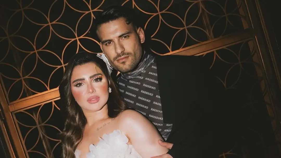 <strong>مسلم وزوجته يارا تامر</strong>