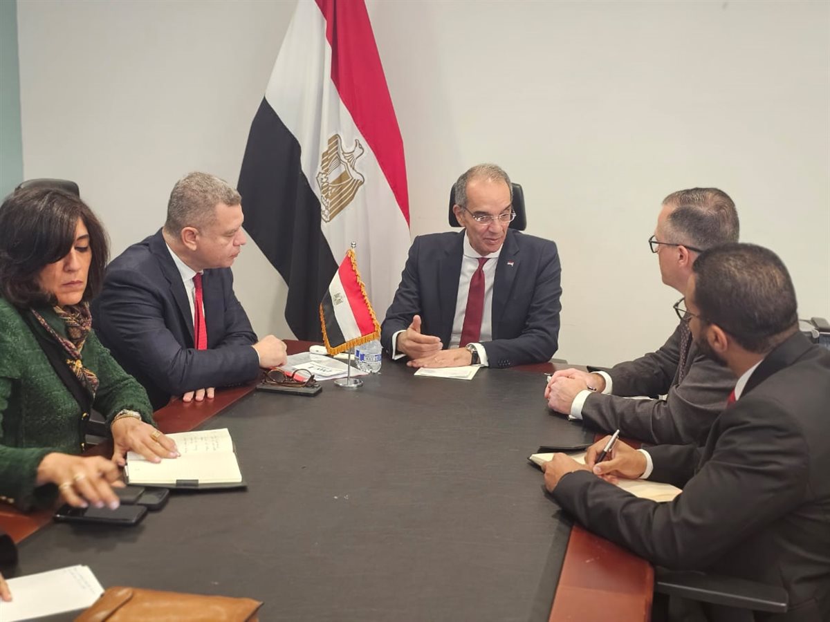 وزير الاتصالات المصري