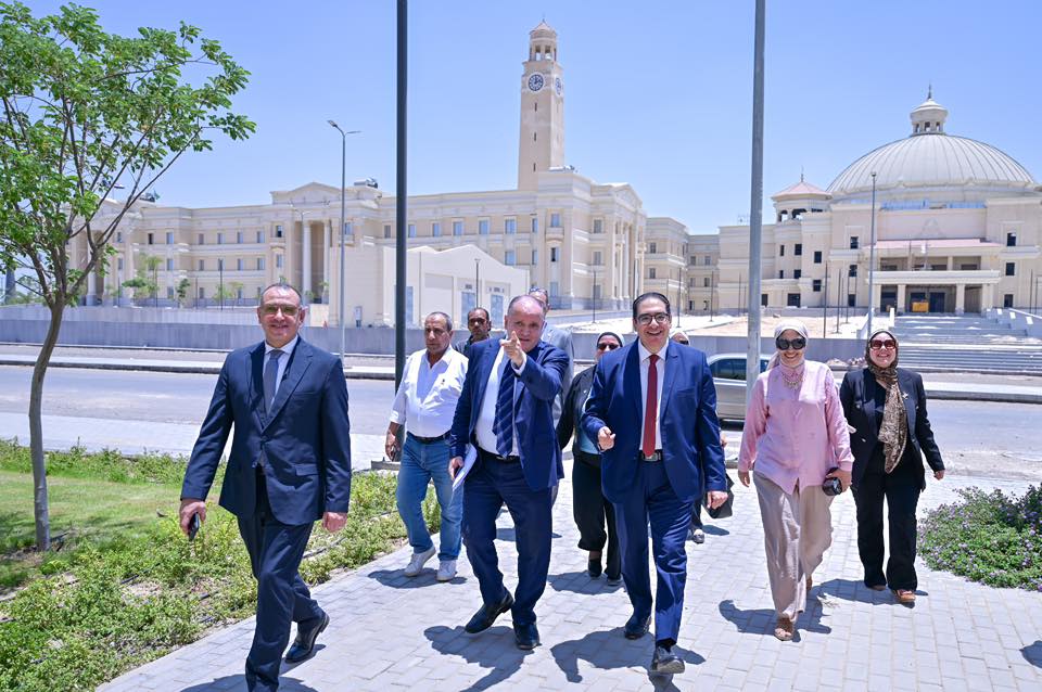 <strong>كليات جامعة القاهرة الأهلية.. مقاعد خفية لطلاب الثانوية والأزهرية بانتظار المفاجآت</strong>
