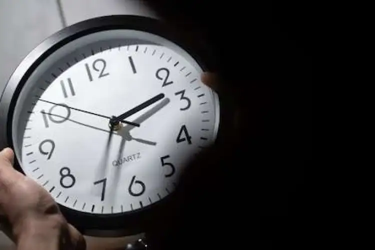 مفاجآت اقتصادية خلف قرار تأخير الساعة في مصر