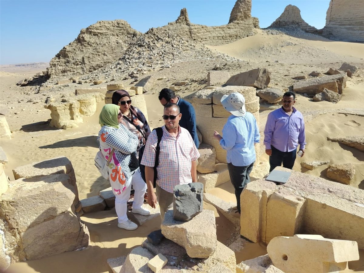 بعثة &nbsp;اثار الفيوم اثناء التنقيب
