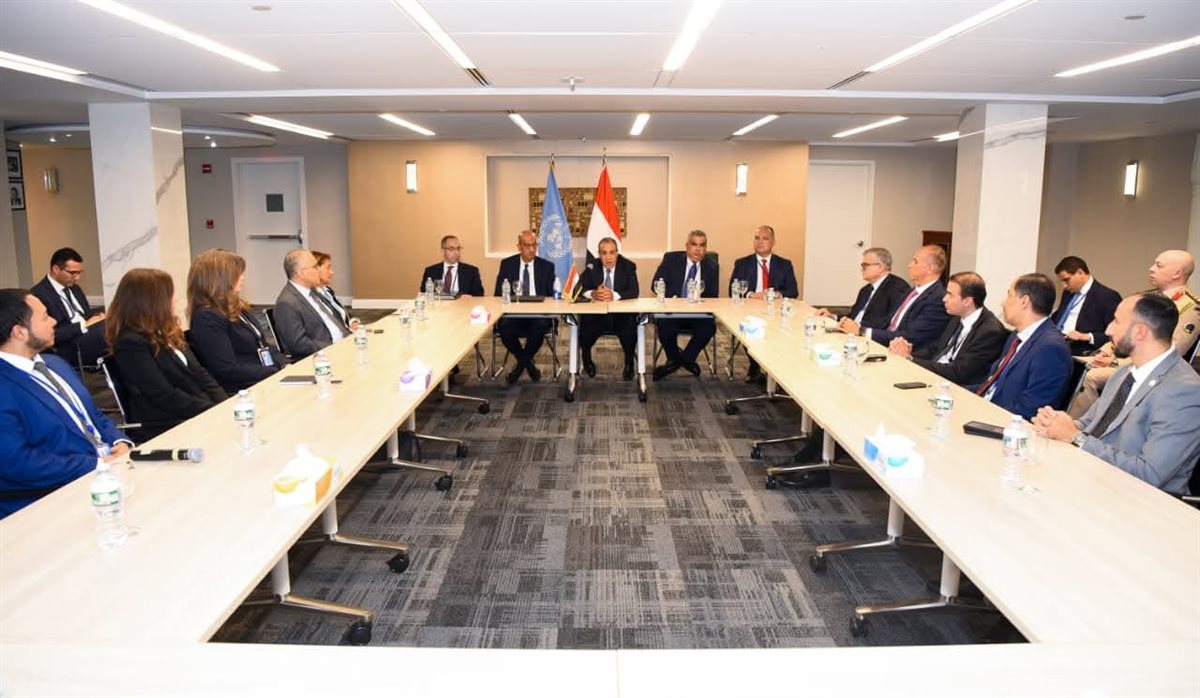 وزير الخارجية يلتقي المصريين العاملين في الأمم المتحدة بنيويورك