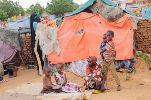 <strong>الجيش السوداني ينجح بتوصيل المساعدات جويا لمدينة الفاشر&nbsp;</strong>
