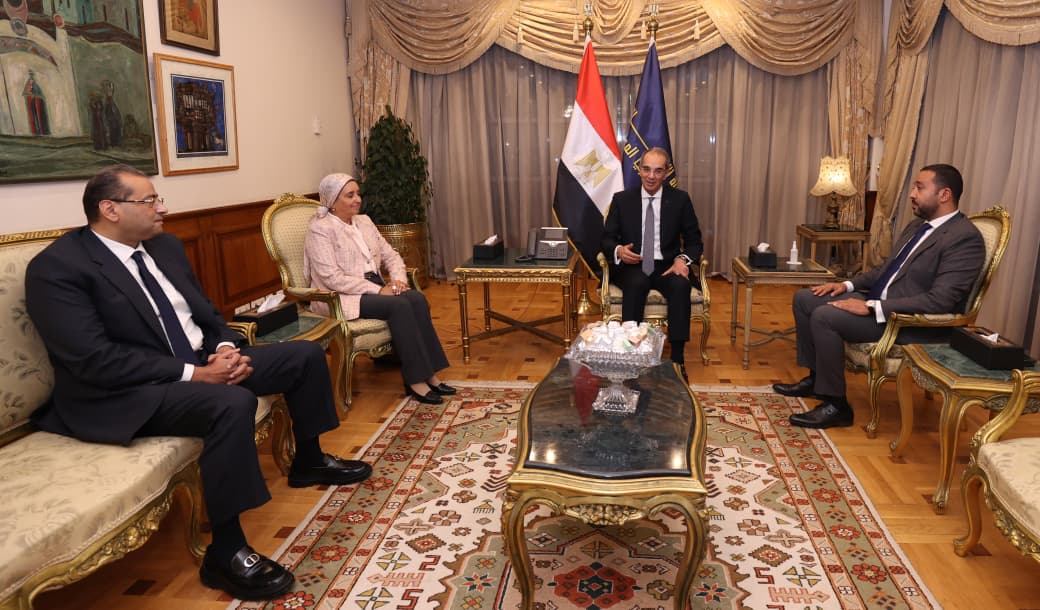 عمرو طلعت وزير الاتصالات وتكنولوجيا المعلومات