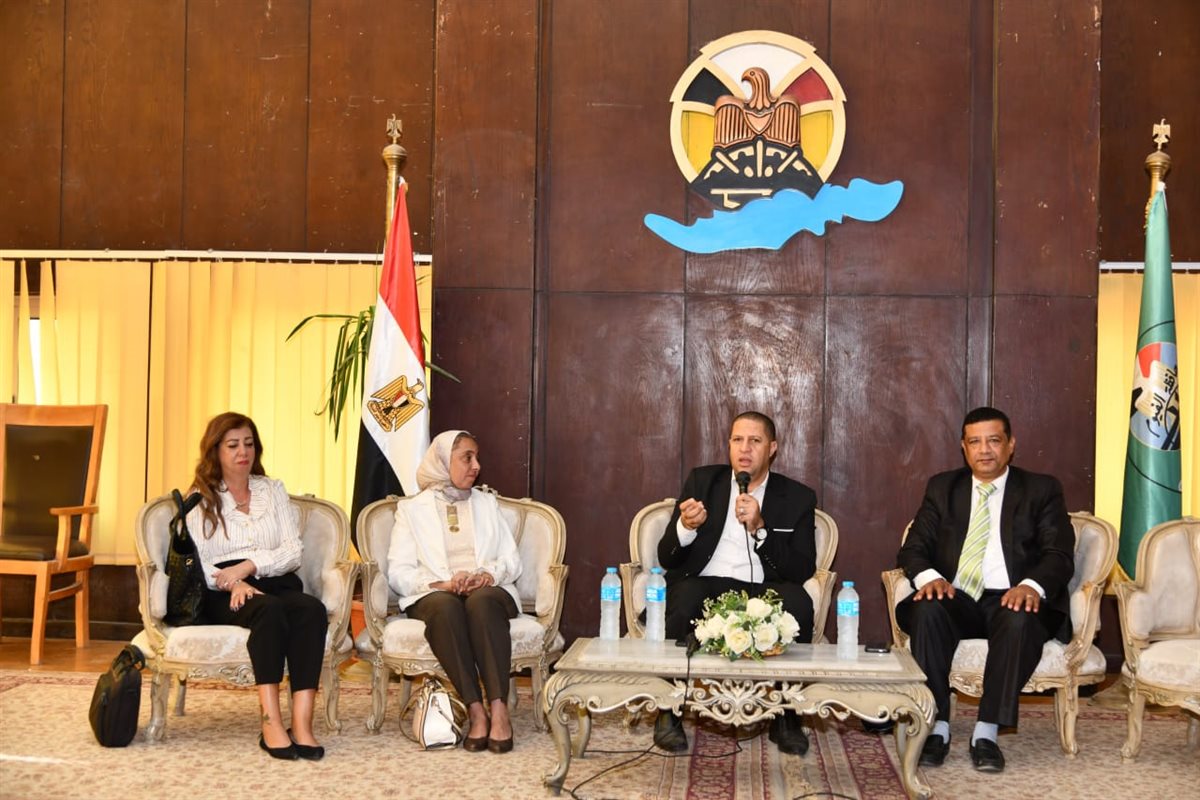 سكرتير عام محافظة الفيوم أثناء اللقاء