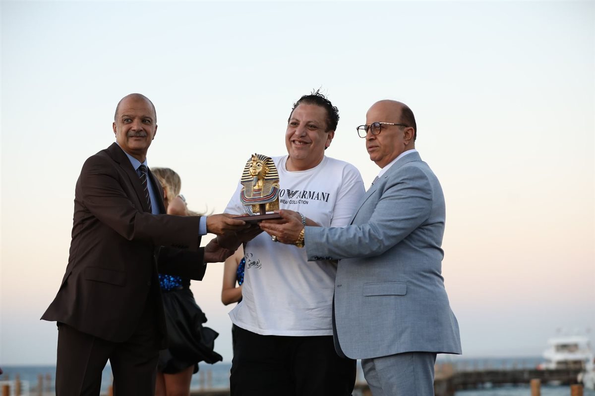 <strong>خالد مهران يحصد جائزة الخضراء لأفضل إخراج</strong>