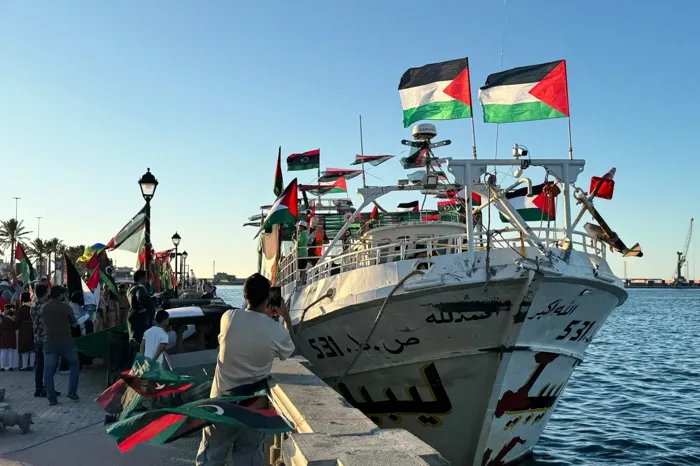 <strong>أسطول الصمود العالمي &nbsp;في طريقه لإيصال مساعدات إنسانية إلى قطاع غزة في محاولة عالمية لفك الحصار المفروض علي القطاع&nbsp;</strong>