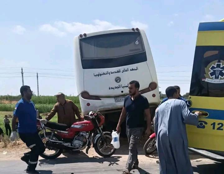 مصرع أسرة كاملة في حادث تصادم أثناء عودتهم من زيارة المقابر بالمنيا