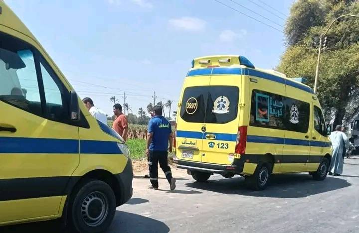 مصرع أسرة كاملة في حادث تصادم أثناء عودتهم من زيارة المقابر بالمنيا