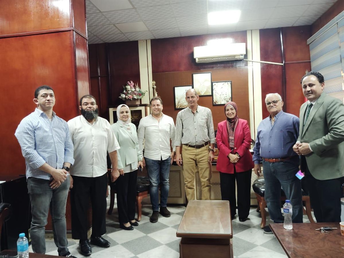 وكيل وزارة الصحة بالفيوم مع المرشحين