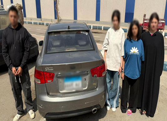 <strong>بعد تصوير فيديو خادش على الطريق.. ضبط شخص و3 سيدات في الجيزة&nbsp;</strong>