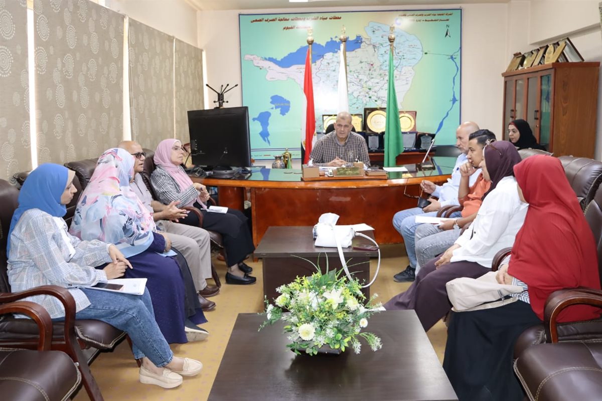 رئيس شركة مياه الفيوم اثناء اللقاء