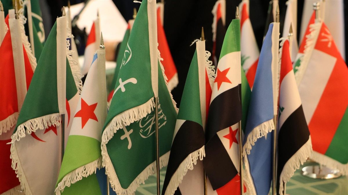 <strong>&nbsp;القمة الروسية العربية الأولى</strong>