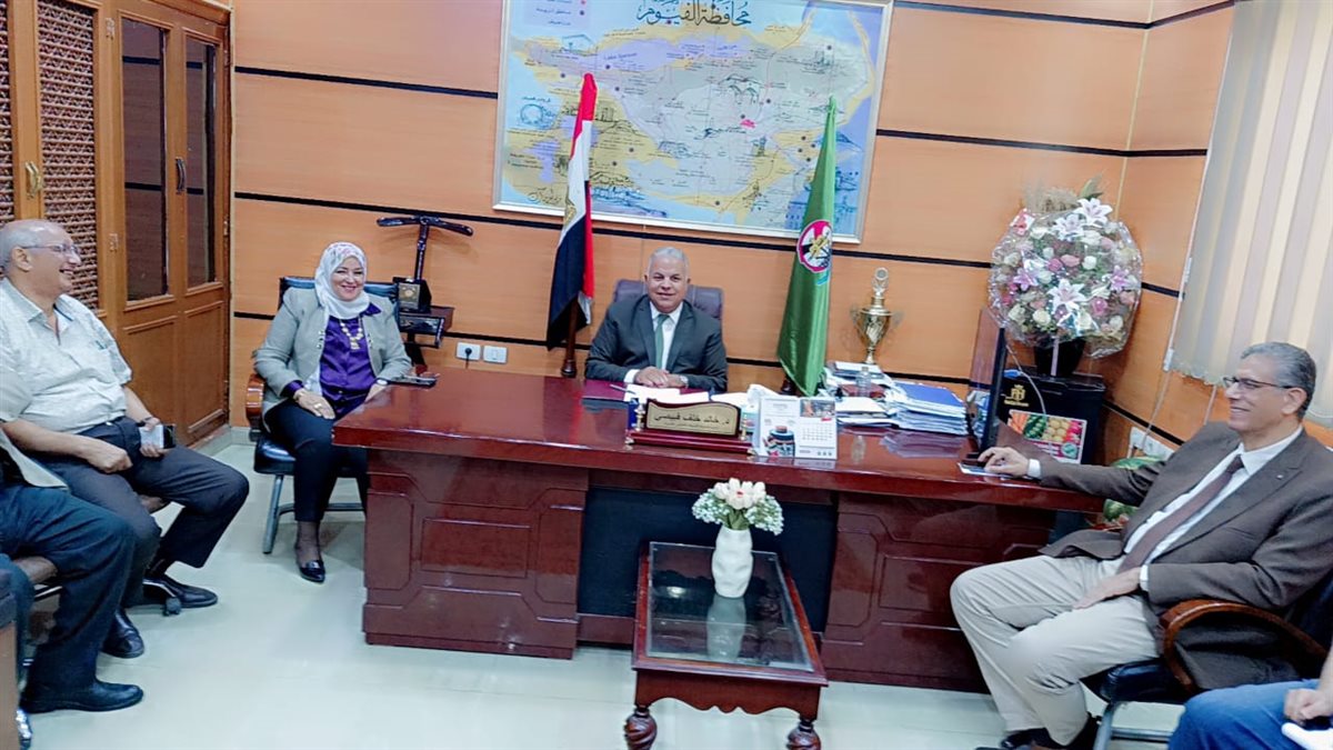الدكتور خالد قبيصى وكيل الوزارة اثناء الاجتماع