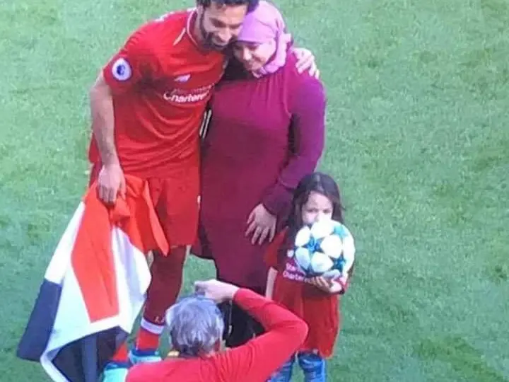 محمد صلاح وزوجته ماجي صادق