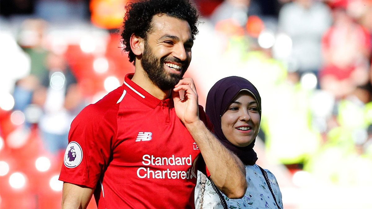 محمد صلاح وزوجته ماجي صادق