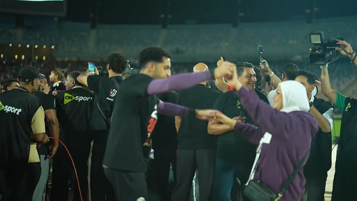 مصطفى شوبير ووالدته 
