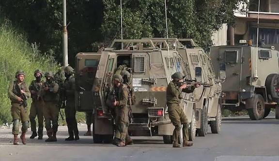 الاحتلال يطلق قنابل الغاز في أراض مزروعة بأشجار الزيتون بالضفة الغربية&nbsp;