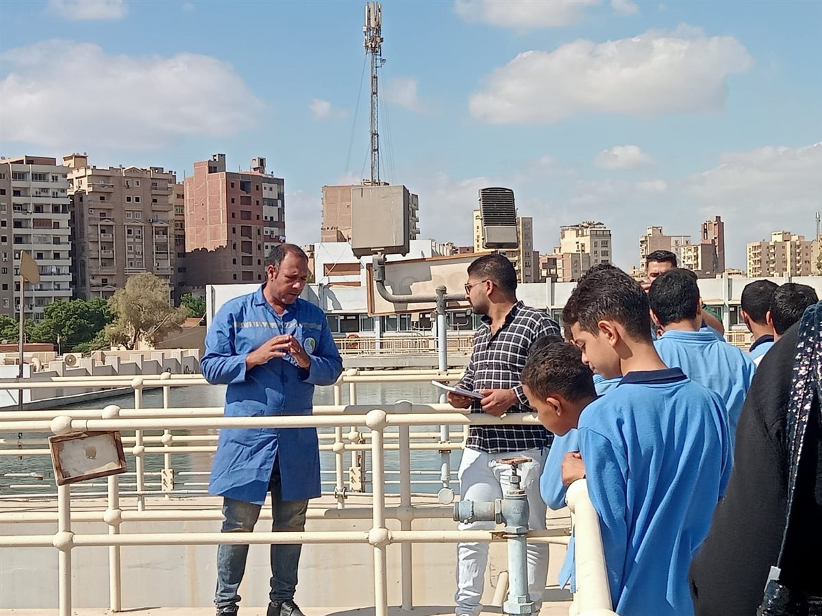 طلاب المدارس أثناء الزيارة
