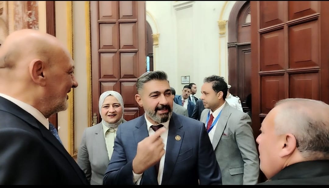 النائب ياسر جلال في بهو الشيوخ قبل الجلسة