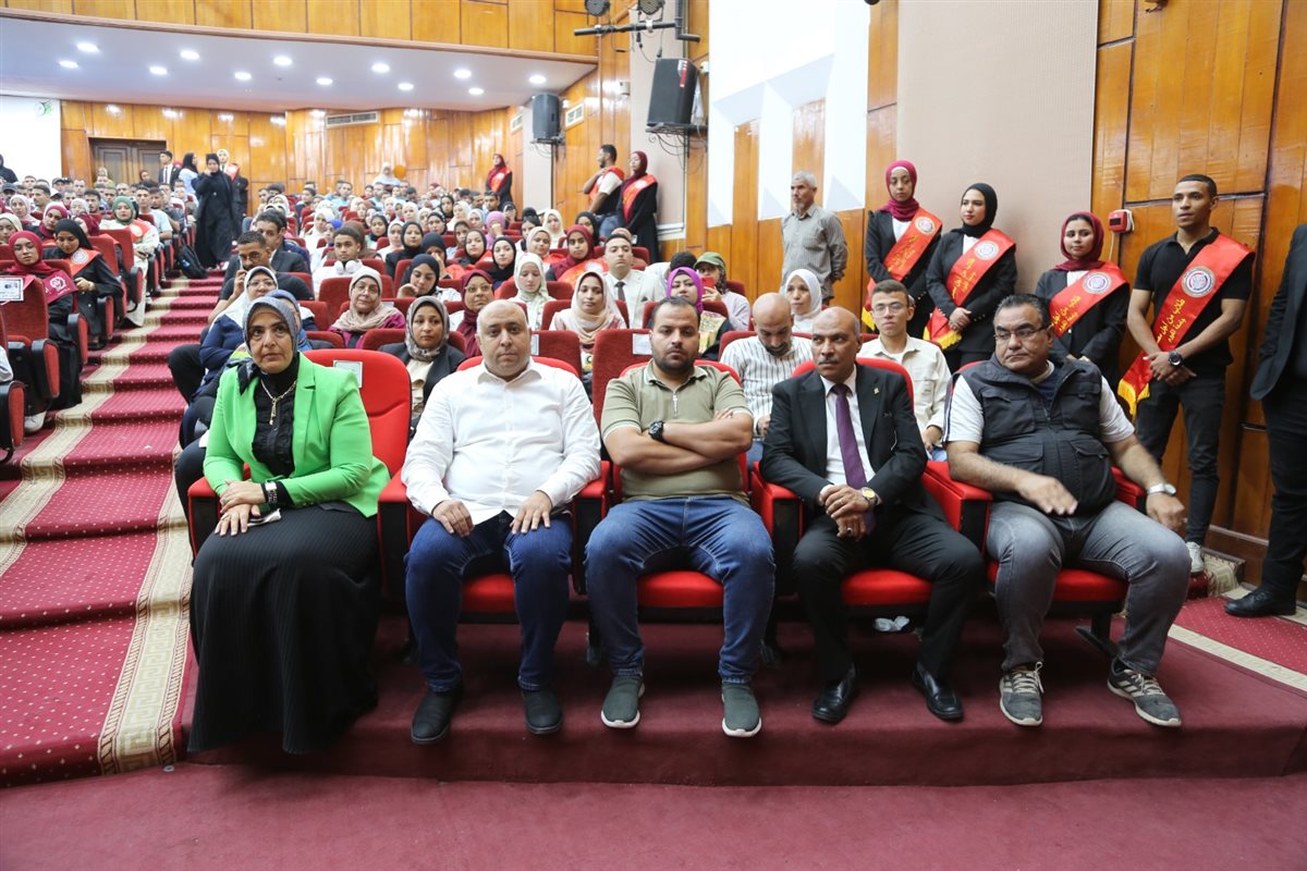 أثناء الاحتفال بجامعة الفيوم