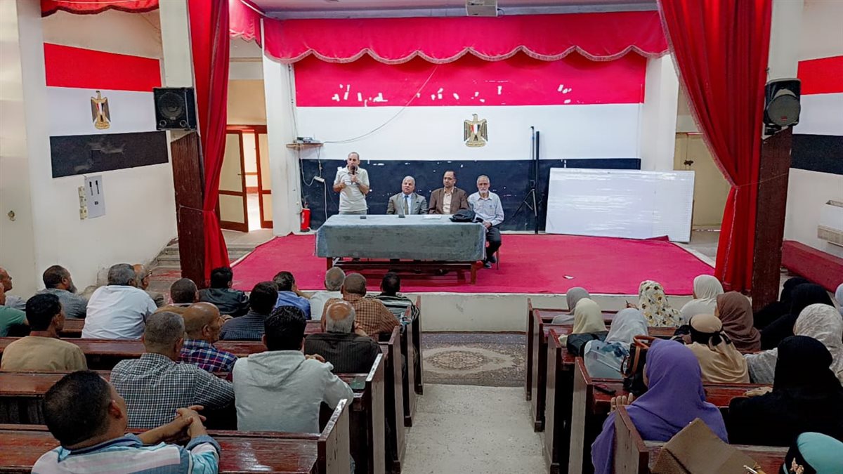 وكيل وزارة تعليم الفيوم اثناء اللقاء