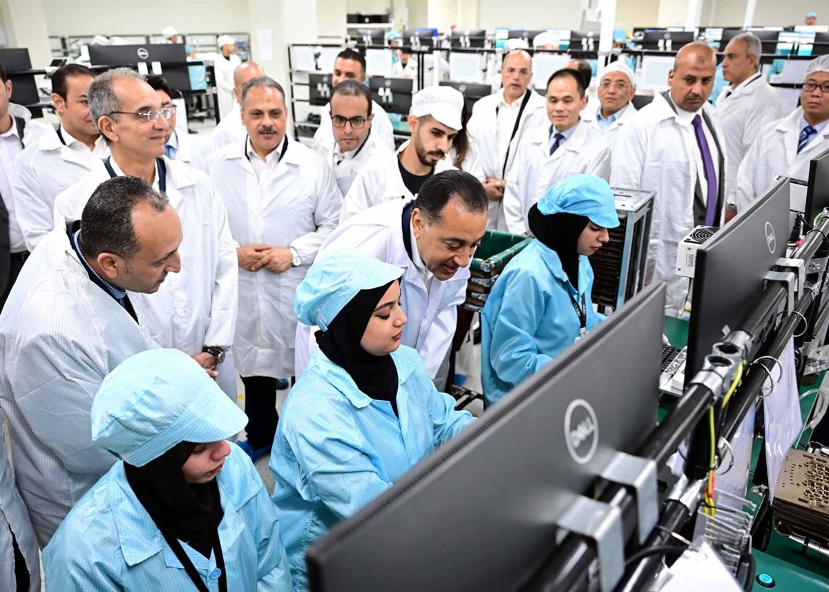 مدبولي يتابع خطوط الإنتاج